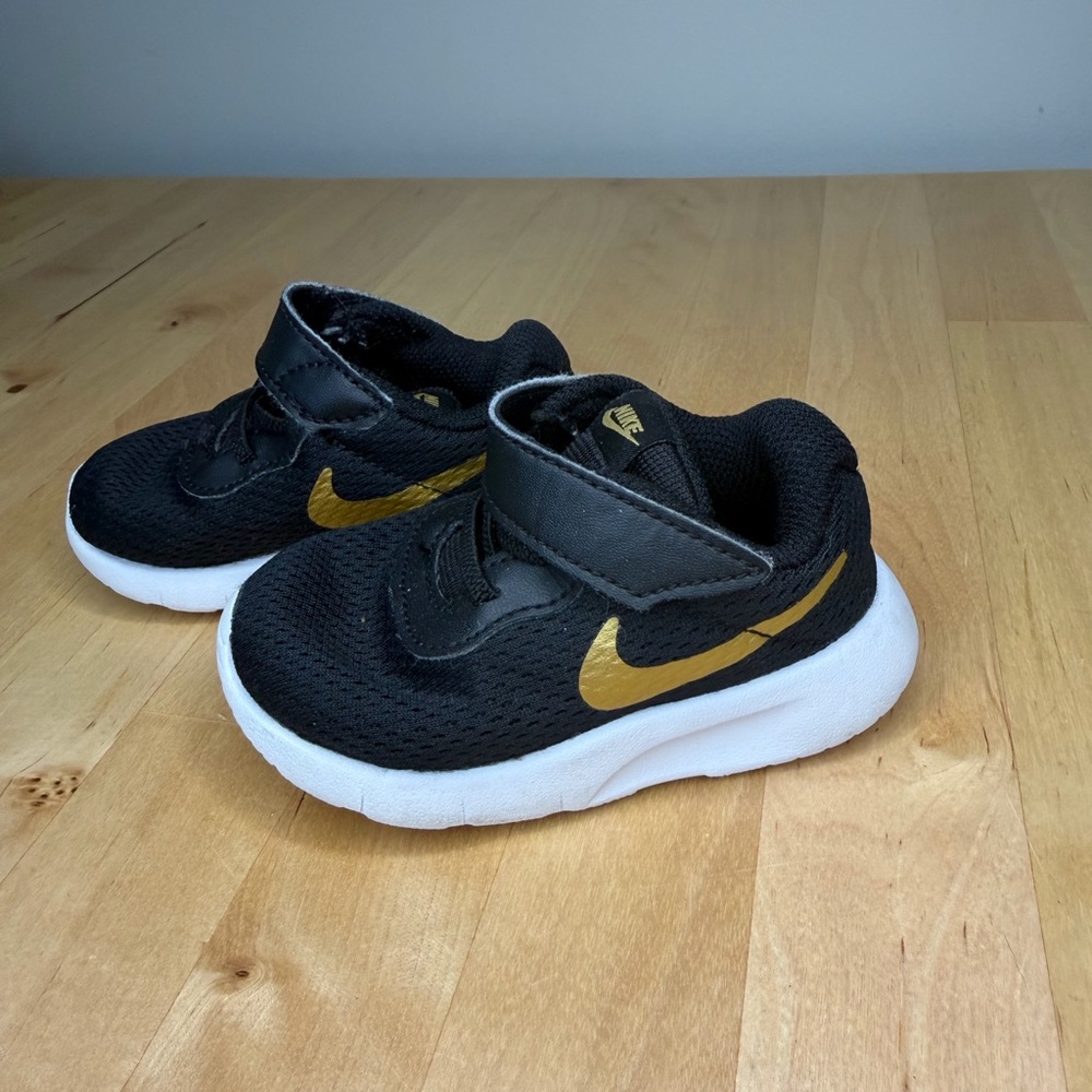 Nike Tanjun Infant / Toddler Shoes Black & Gold Baby Size 4c